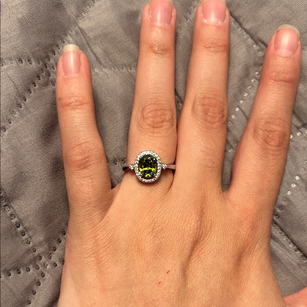 Elegant Silver and Green Gemstone Ring